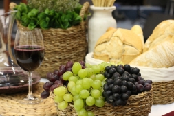 Kulturelles Weinführungs Erlebnis Wein aus der Region und Glutenfreies Brot